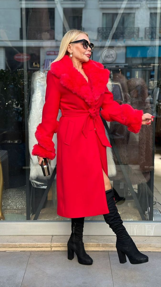 Özel Tasarım Kürk Detaylı Kırmızı Kaşe Kaban