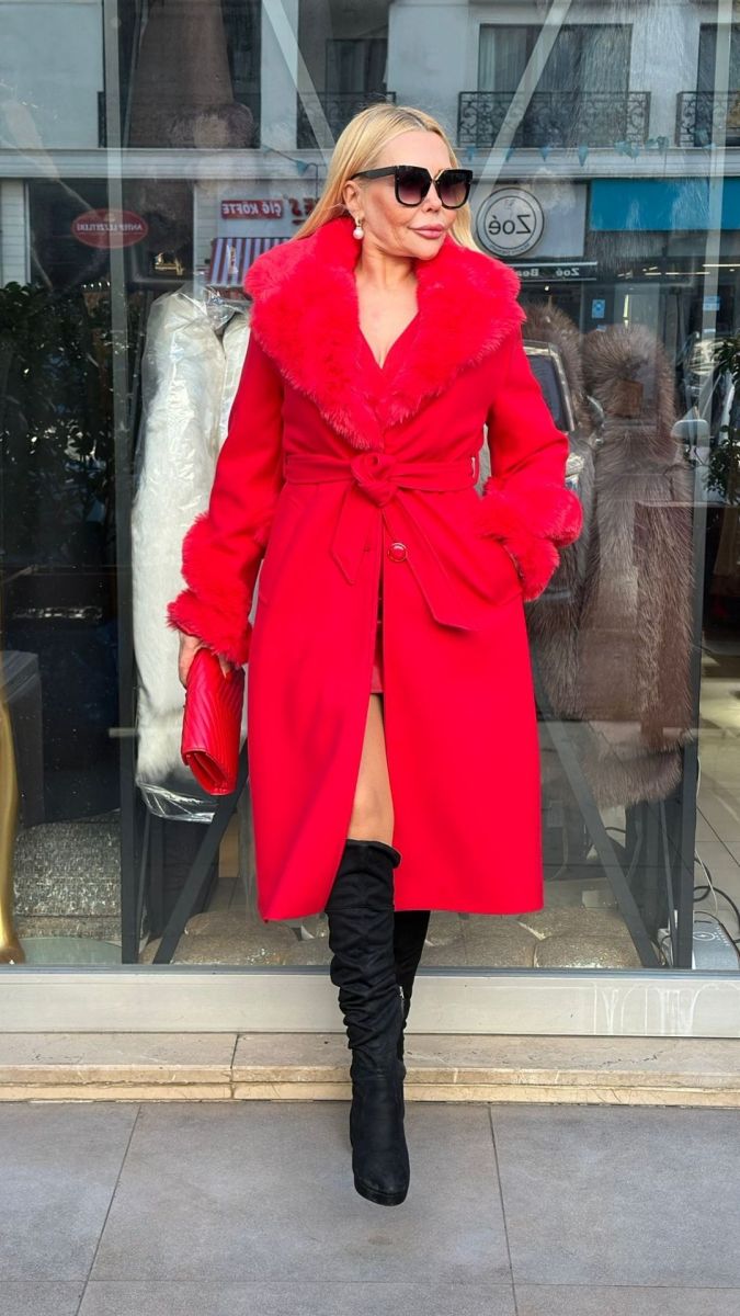 Özel Tasarım Kürk Detaylı Kırmızı Kaşe Kaban