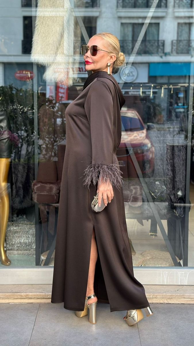 Krep Kumaş Kahve Tüy Detaylı Elbise