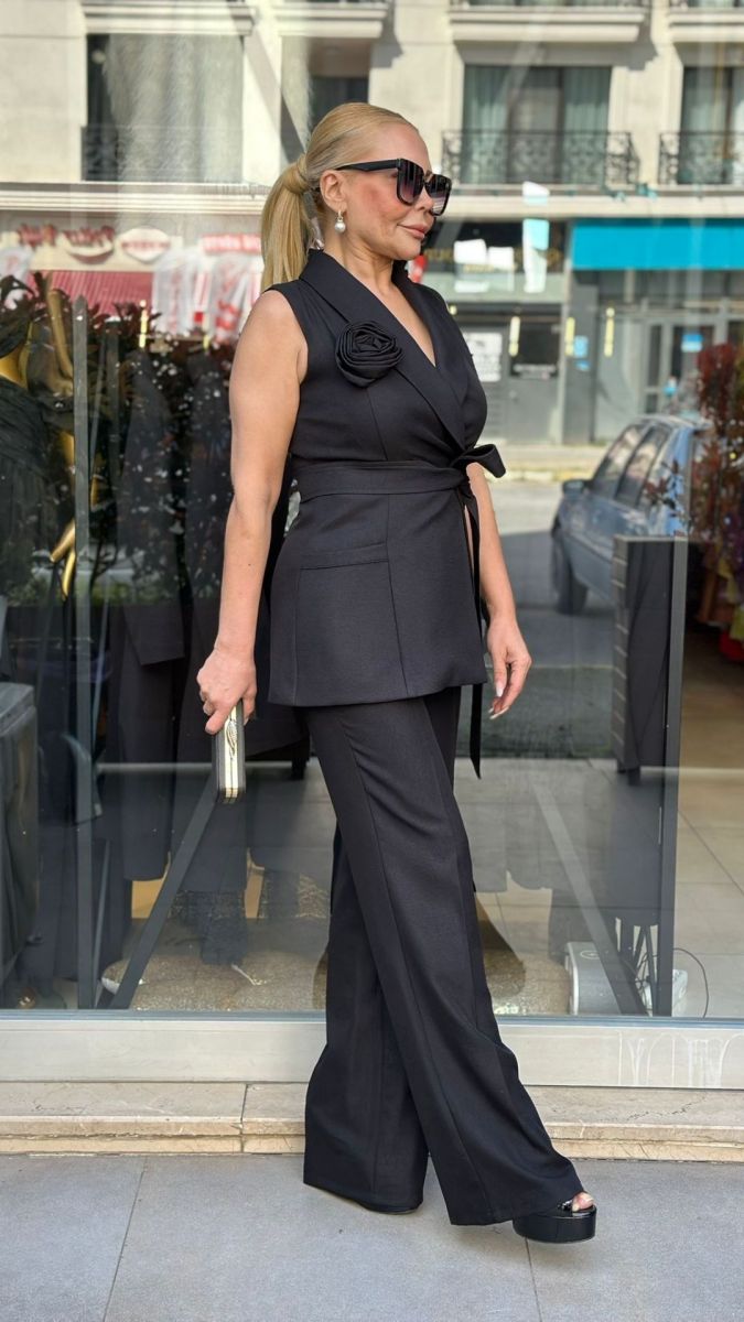 Gül Detaylı Keten Siyah Takım