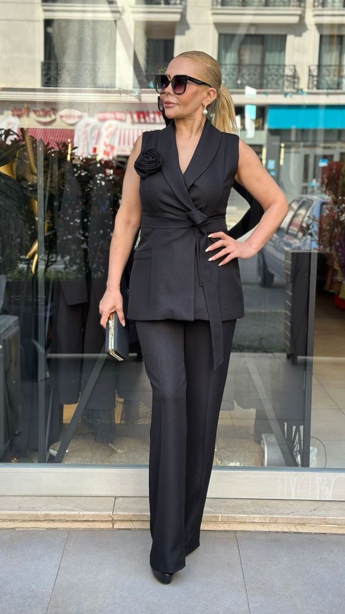 Gül Detaylı Keten Siyah Takım